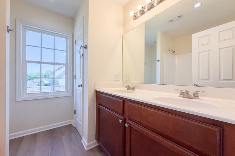 Photo 11 of 17 of 101 Langston Ridge Dr, Angier, NC