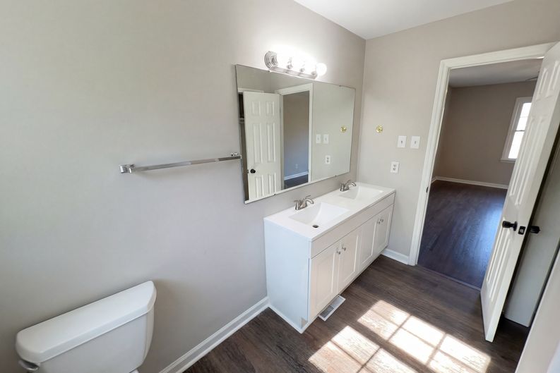 Photo 20 of 31 of 7700 Meadowdale Ln, Charlotte, NC