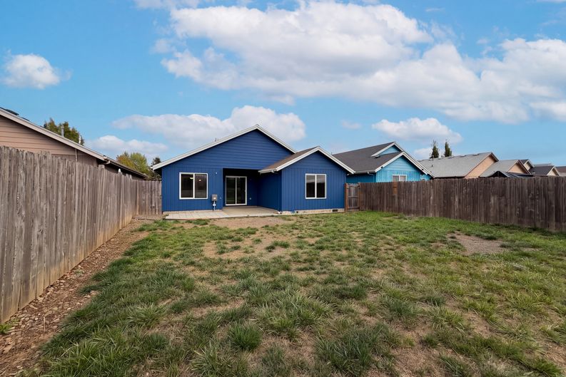 Photo 5 of 14 of 1615 SE Jonathan Ave, Dallas, OR