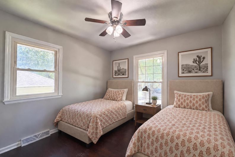 Photo 8 of 21 of 3809 S Drumm Ave, Independence, MO