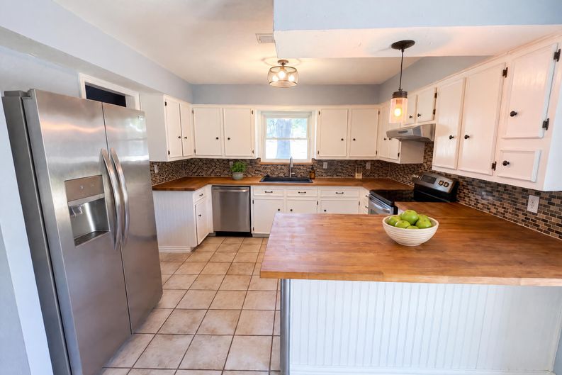 Photo 3 of 16 of 1115 N Waterview Dr, Richardson, TX