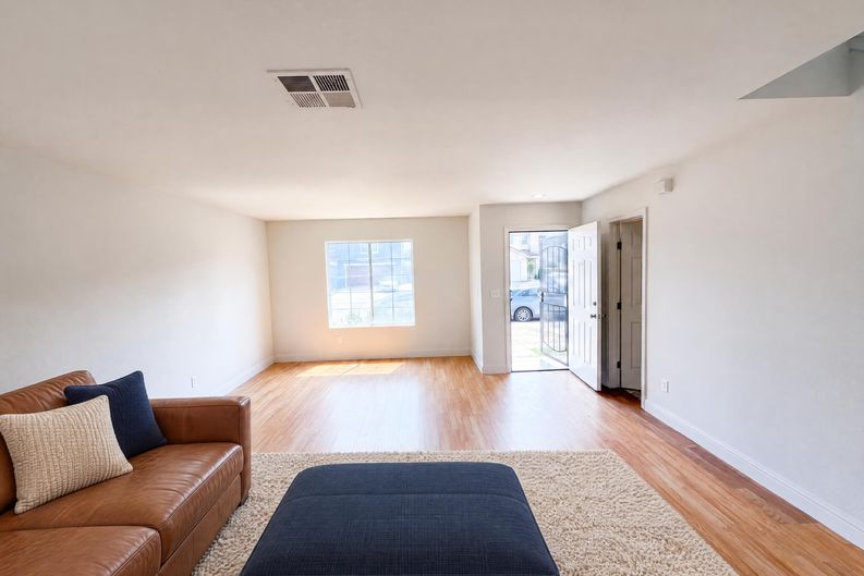 Photo 8 of 31 of 2155 Watercourse St, Stockton, CA
