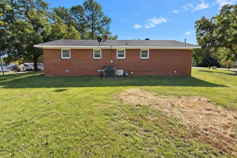 Photo 5 of 17 of 2138 Reeves Rd, Lancaster, SC