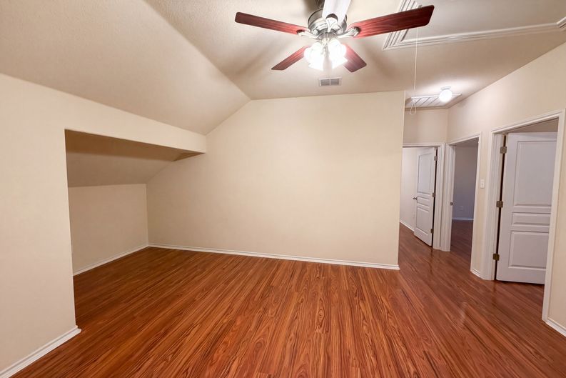 Photo 16 of 20 of 9816 Mullins Crossing Dr, Fort Worth, TX