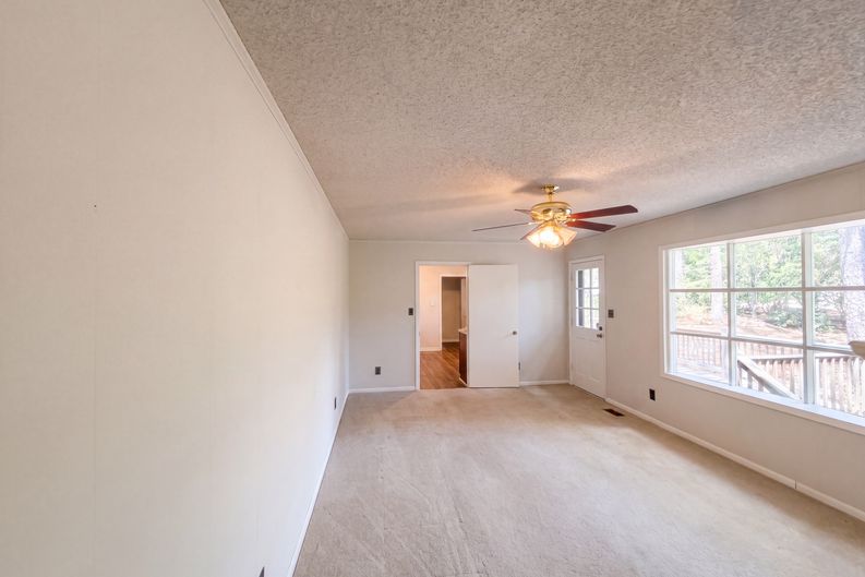 Photo 8 of 16 of 2101 Fordham Dr, Fayetteville, NC