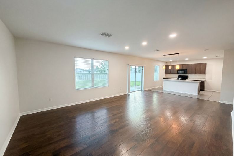 Photo 3 of 34 of 35687 Hillbrook Ave, Zephyrhills, FL