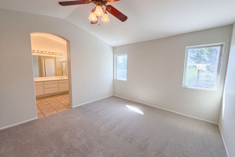 Photo 4 of 26 of 33825 Glenoaks Dr, Yucaipa, CA