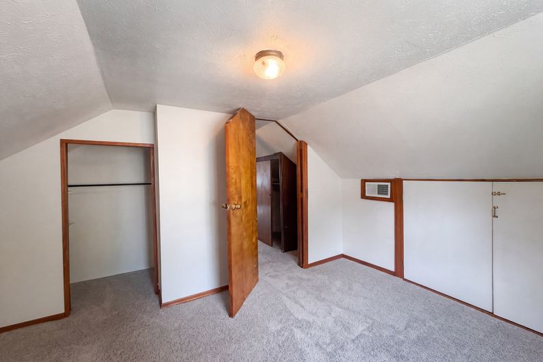 Photo 10 of 20 of 6971 Warder Dr, Cincinnati, OH