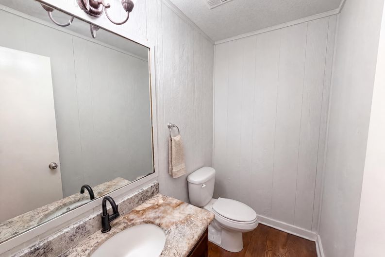 Photo 12 of 25 of 4614 Hickory Grove Rd, Mount Holly, NC