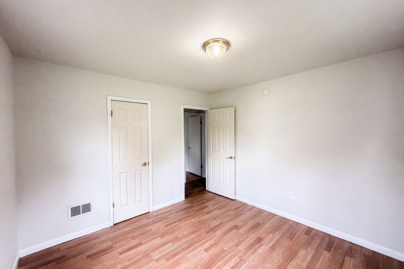 Photo 9 of 27 of 128 Catherine Ave, Mahwah, NJ