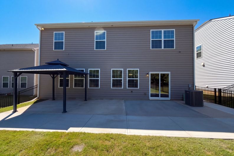 Photo 5 of 24 of 15128 Evergreen House Dr, Charlotte, NC