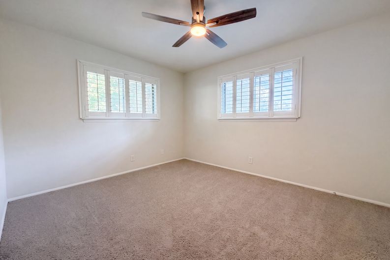 Photo 11 of 21 of 326 De Soto Dr, Universal City, TX