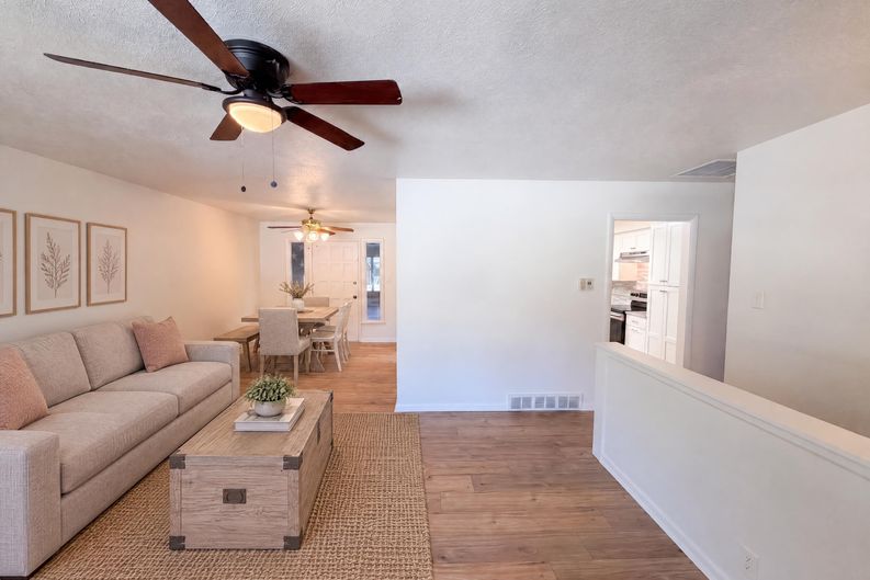 Photo 3 of 29 of 3352 W Aksarben Ave, Littleton, CO