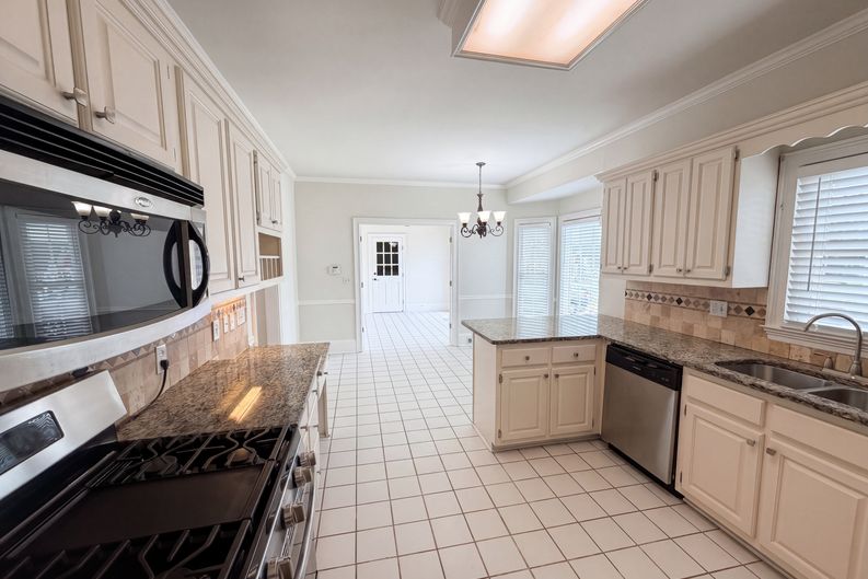 Photo 7 of 26 of 4342 Trotters Way Dr, Snellville, GA