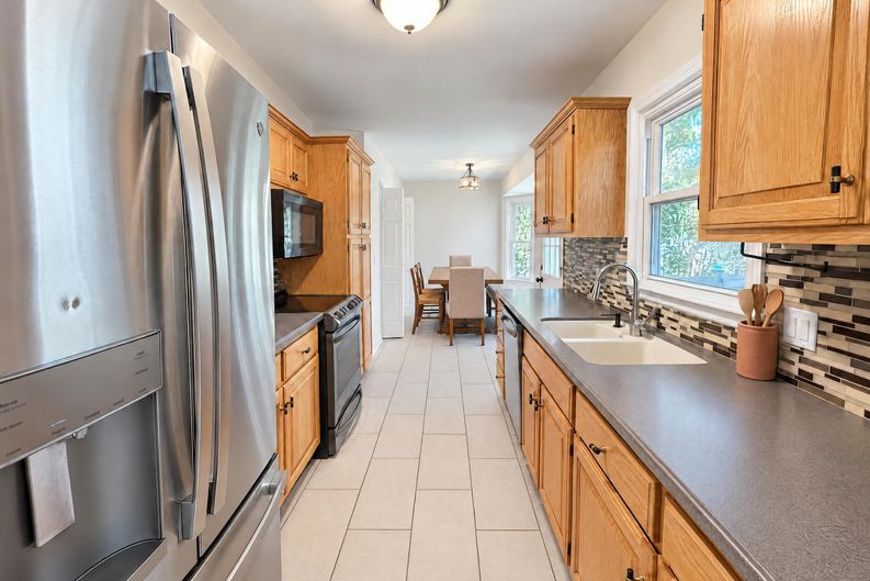 Photo 3 of 42 of 702 Lone Oak Dr, Pegram, TN