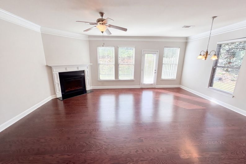 Photo 11 of 24 of 10555 Naramore Ln, Alpharetta, GA