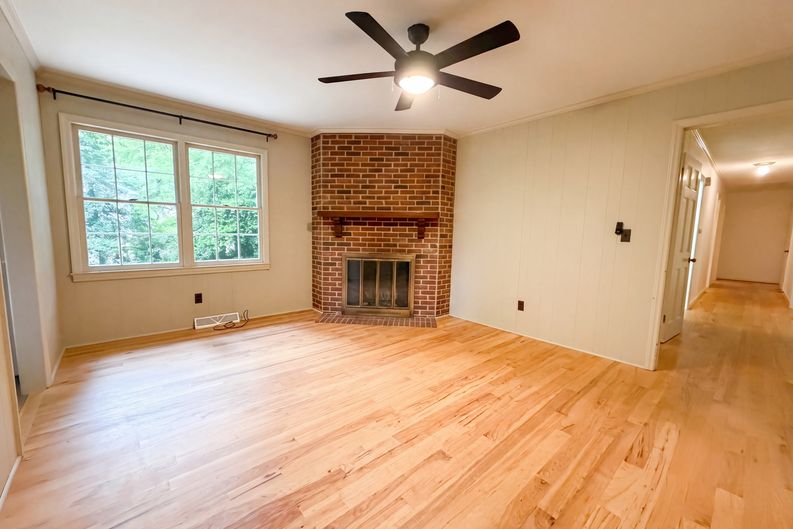 Photo 8 of 18 of 3010 Hope Valley Rd, Winston Salem, NC