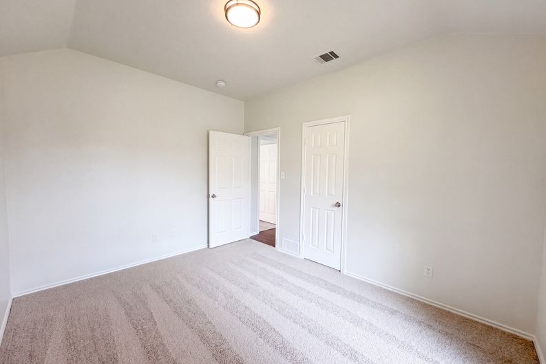 Photo 18 of 26 of 1406 Di Orio Dr, Lewisville, TX
