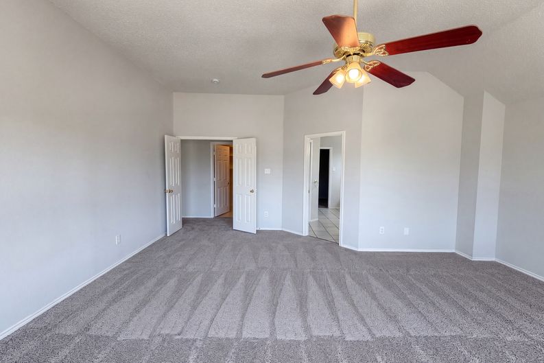 Photo 4 of 18 of 861 Pimernel Ln, Plano, TX