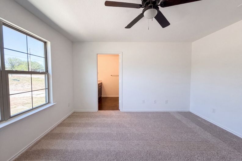 Photo 8 of 18 of 521 Brazos Hills Dr, Weatherford, TX