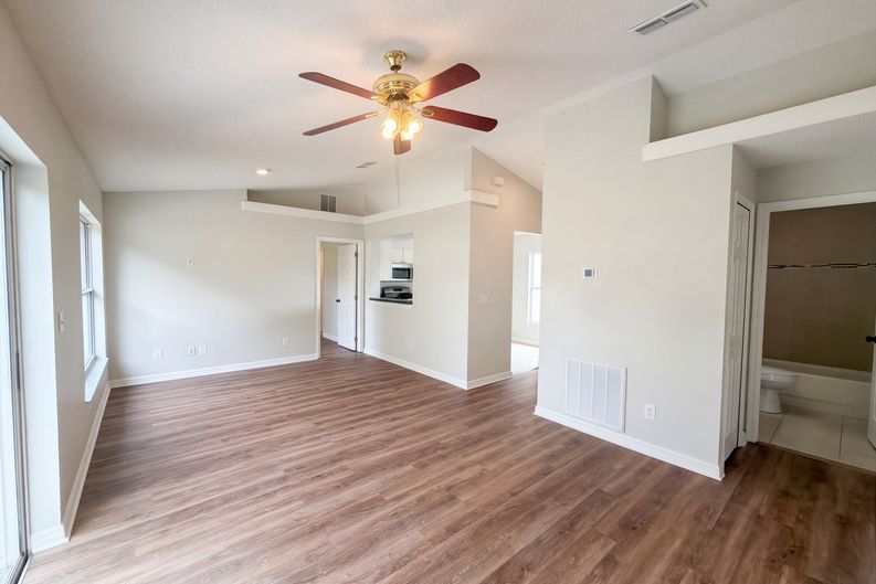 Photo 9 of 20 of 13319 Caspian Ln, Clermont, FL