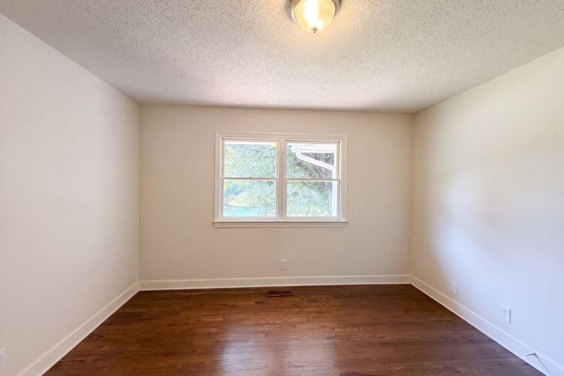 Photo 11 of 21 of 101 Tipperary Ln, Winston Salem, NC