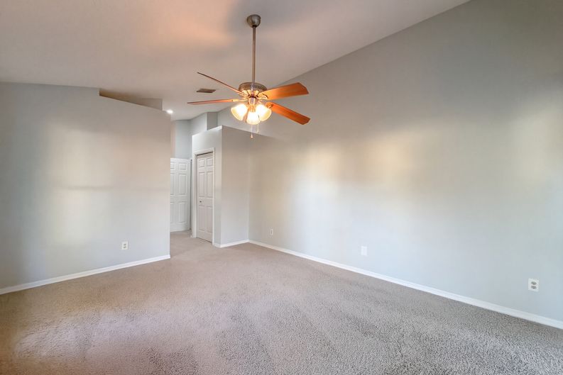 Photo 21 of 41 of 9703 Glenpointe Dr, Riverview, FL
