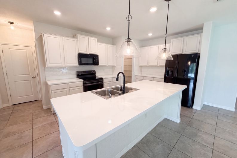 Photo 14 of 42 of 10448 Carloway Hills Dr, Wimauma, FL