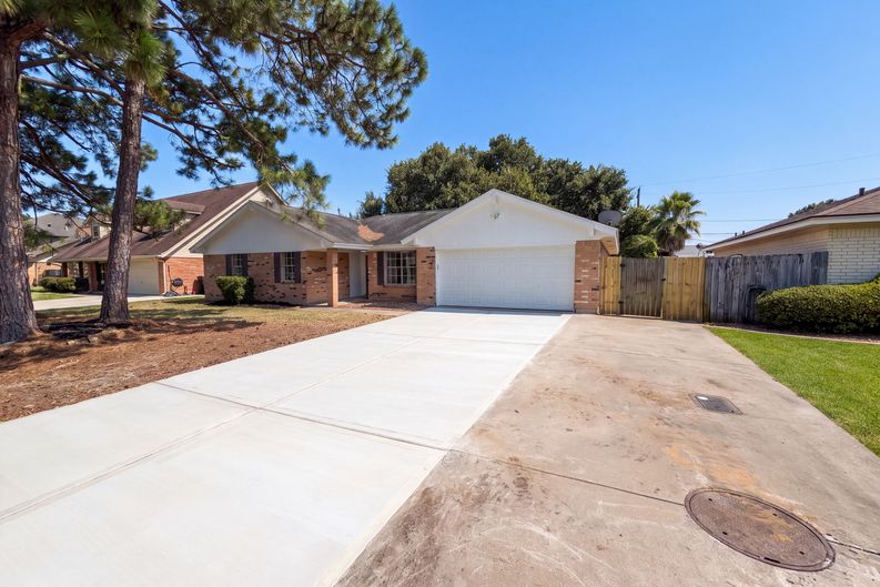 Photo 19 of 21 of 912 S 23rd St, Nederland, TX