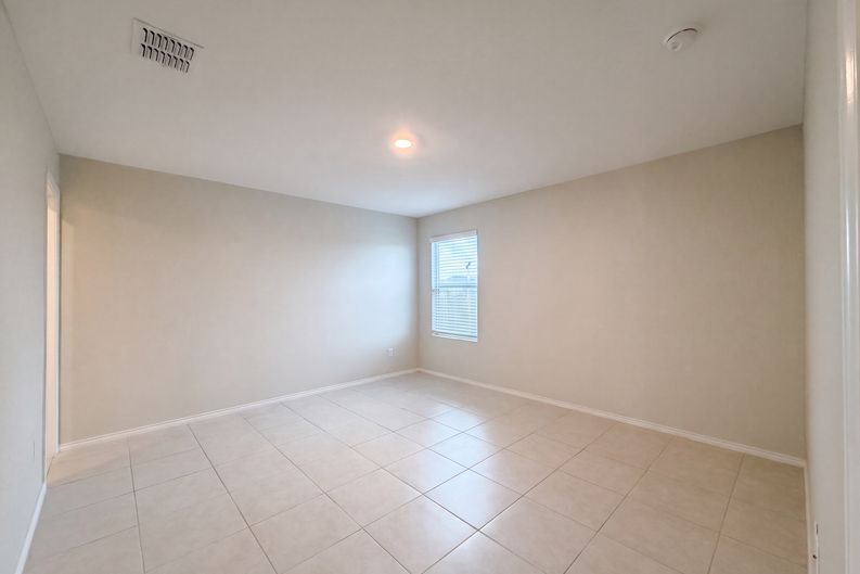 Photo 4 of 20 of 5832 Timber Point Dr, Princeton, TX