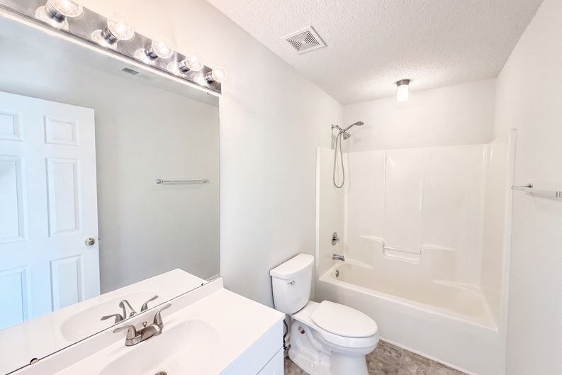 Photo 15 of 21 of 3016 Wyntree Ct, Matthews, NC