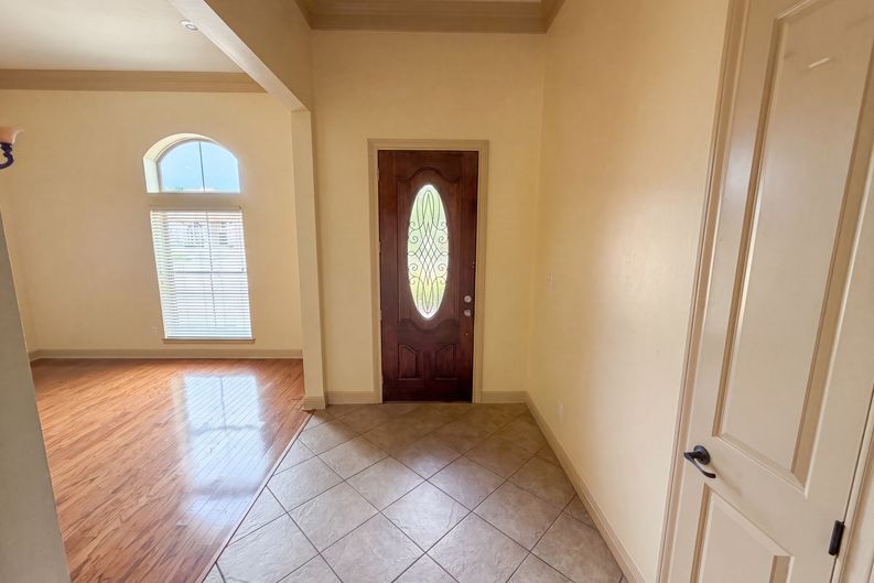 Photo 6 of 24 of 7945 Laurelwood St, Beaumont, TX