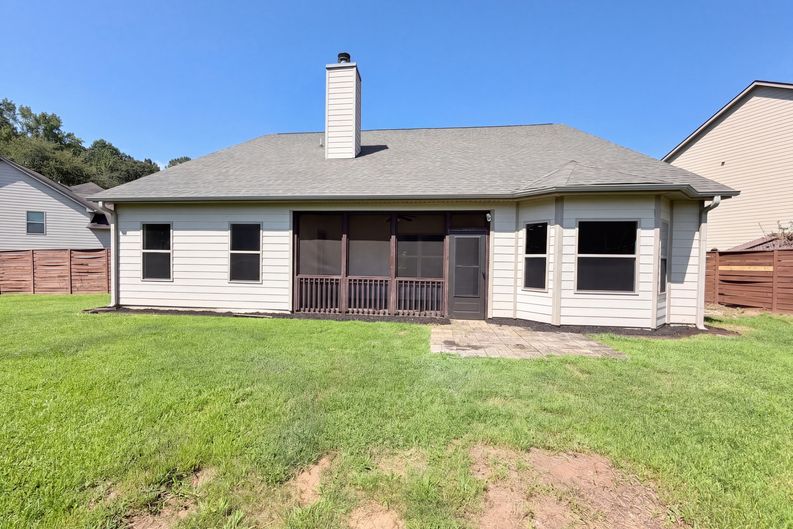 Photo 5 of 24 of 115 Birchwood Ct, Loganville, GA