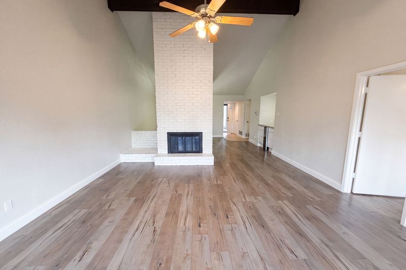 Photo 3 of 17 of 6302 Elder Grove Dr, Dallas, TX
