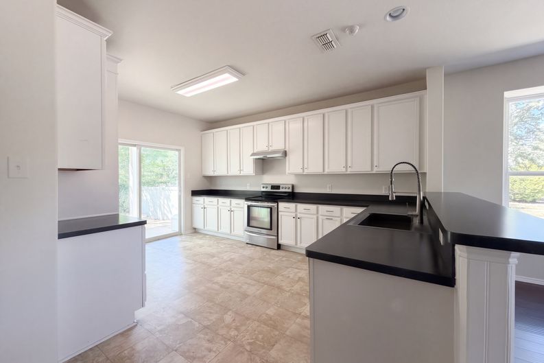 Photo 7 of 19 of 9000 Blackstone Dr, Aubrey, TX