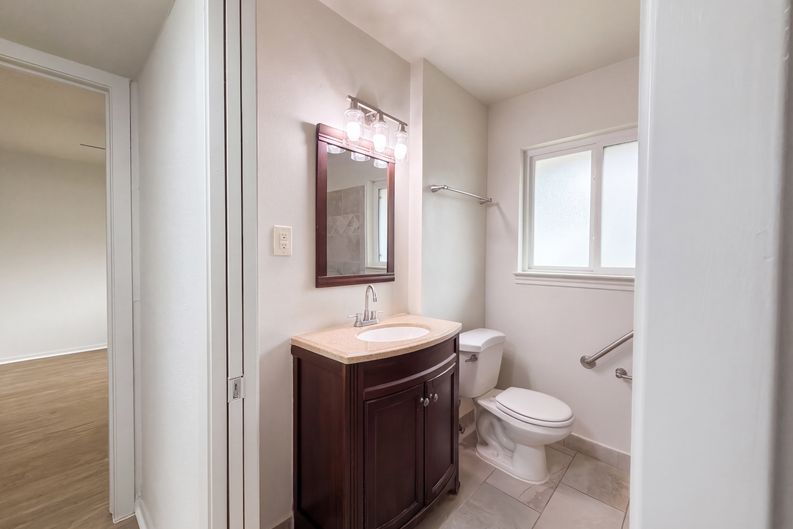 Photo 12 of 33 of 7706 Marinette Dr, Houston, TX