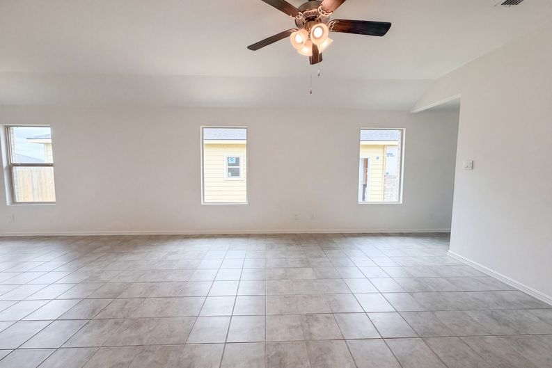 Photo 8 of 16 of 13592 Gunsmoke Ln, Cresson, TX