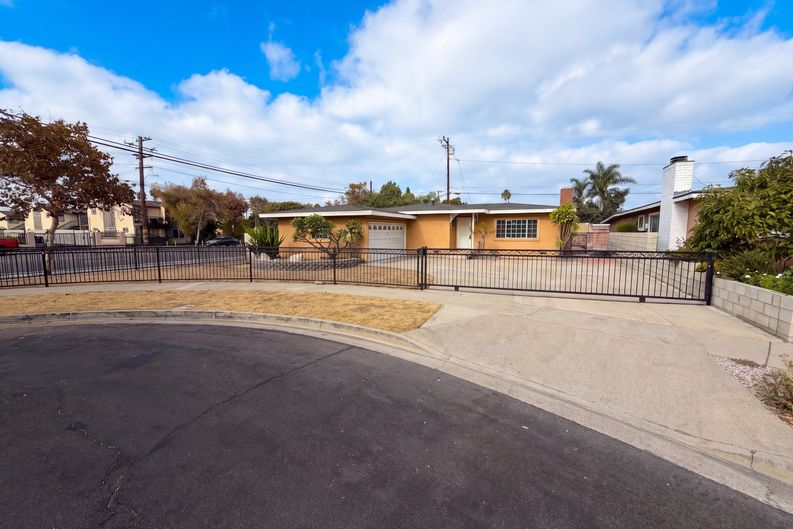 Photo 23 of 31 of 1426 S Rita Way, Santa Ana, CA