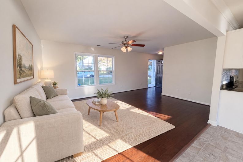 Photo 6 of 27 of 143 Deer Lake Dr, Columbia, SC