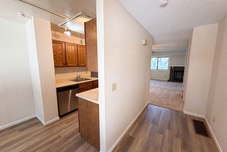 Photo 6 of 30 of 201 Bridlewood Dr, St. Paul, MN