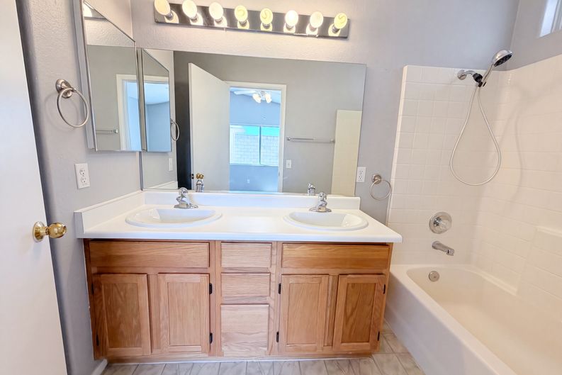 Photo 21 of 33 of 9121 Indian Breeze Dr, Las Vegas, NV