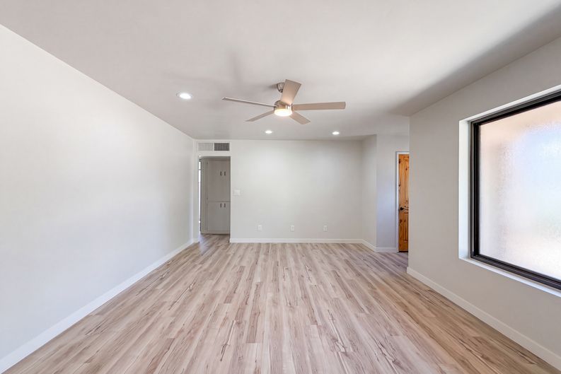 Photo 9 of 24 of 4801 N 14th Ave, Phoenix, AZ