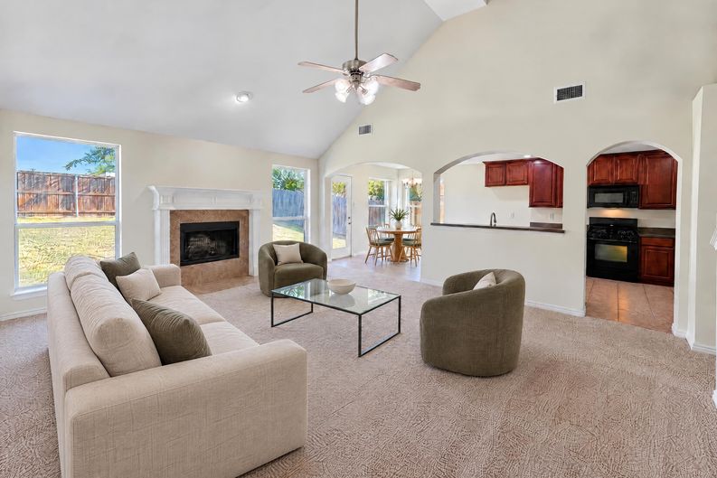 Photo 3 of 28 of 124 Lonesome Dove Ln, Forney, TX