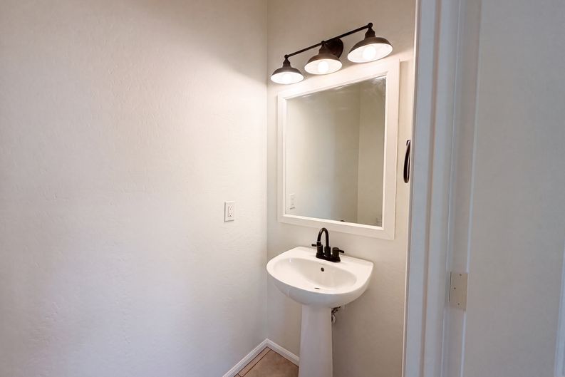 Photo 10 of 27 of 7730 W Giles Rd, Phoenix, AZ