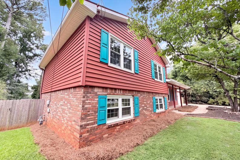 Photo 22 of 29 of 1731 Sundale Dr, Lawrenceville, GA