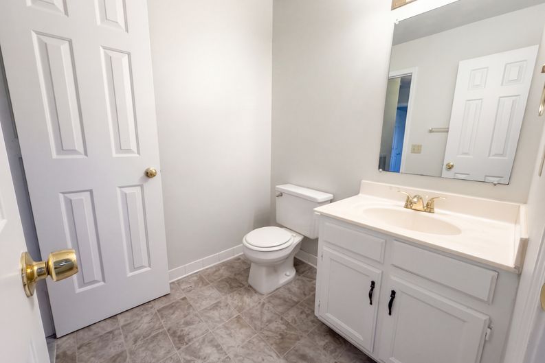 Photo 10 of 16 of 1100 Burlingame Ct, Antioch, TN