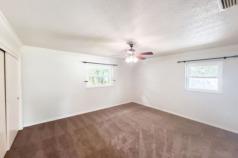 Photo 4 of 15 of 2716 Charleston Dr, Plant City, FL