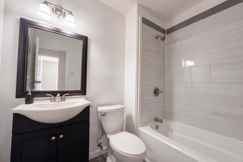 Photo 9 of 16 of 1010 Buckhurst Dr, Atlanta, GA