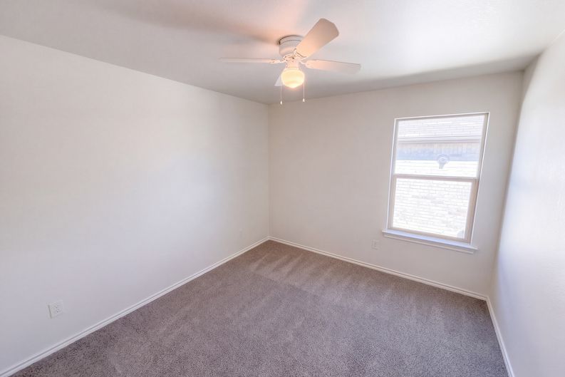Photo 16 of 27 of 517 Bronze Cir W, Springtown, TX