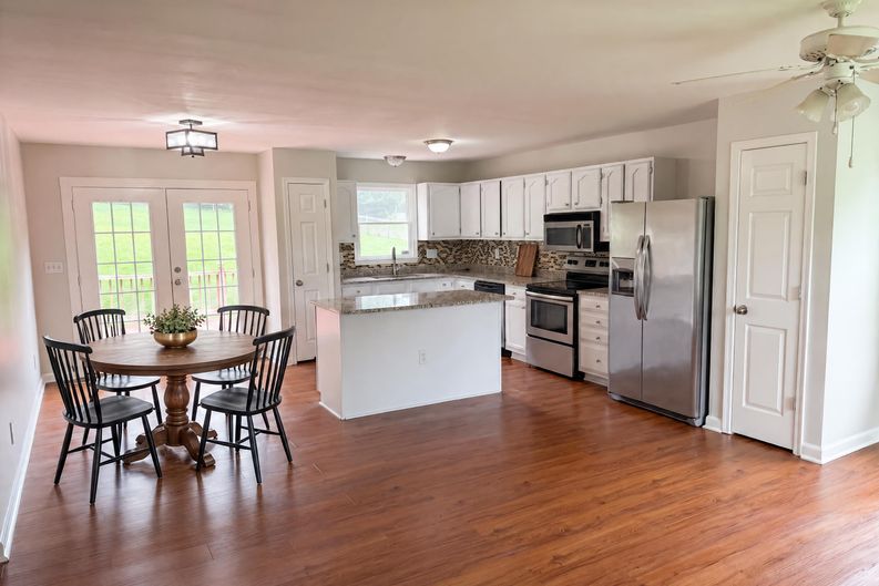 Photo 3 of 22 of 8749 Christopher Ln, Warrenton, VA